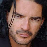 mirada penetrante de Ricardo Arjona