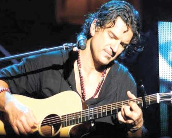  Ricardo Arjona, cierra su gira en Argentina, ofreciendo un recital en el Club Huracán de Corrientes