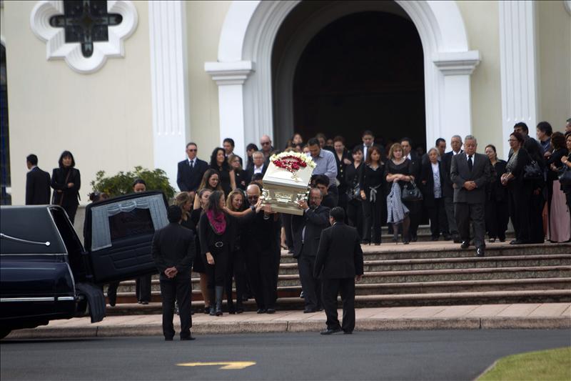 Ricardo Arjona da su ultimo adios a su Mama